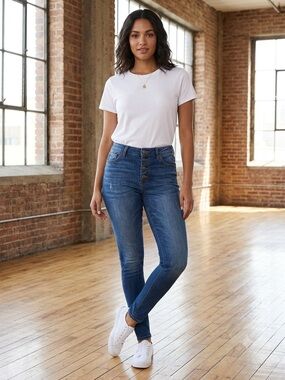 KanCan Mid Rise Button Fly Dark Wash Y2K Skinny Jeans 28. Inseam 30in